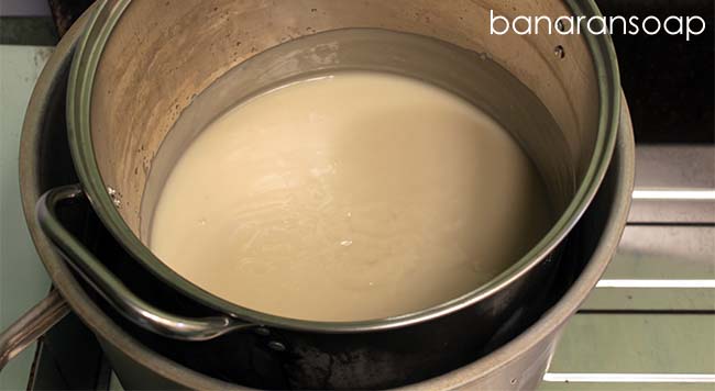 masukkan ke dalam double boiler