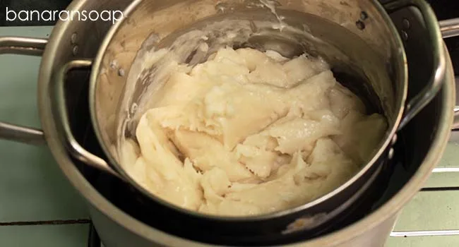 panaskan ke dalam double boiler
